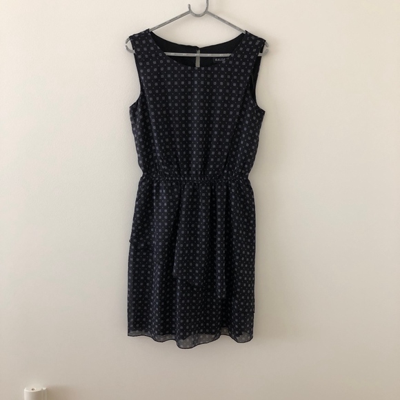 Sleeveless Dress with Tier Details - M - Picture 1 of 8